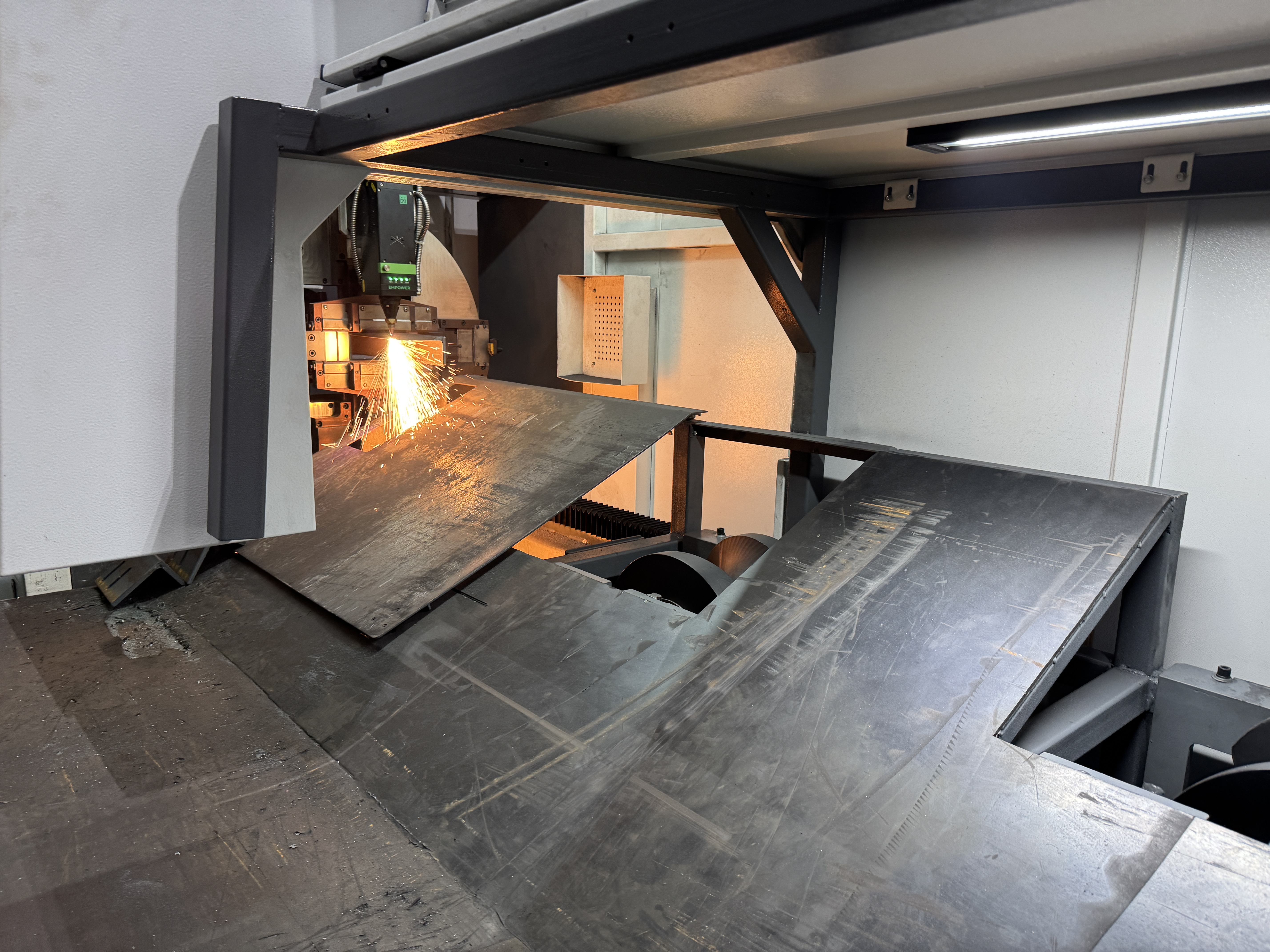 12KW 光纖雷射割管機